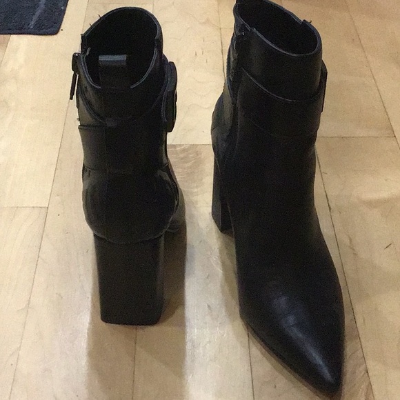 Worn once Guess black booties - Picture 4 of 6